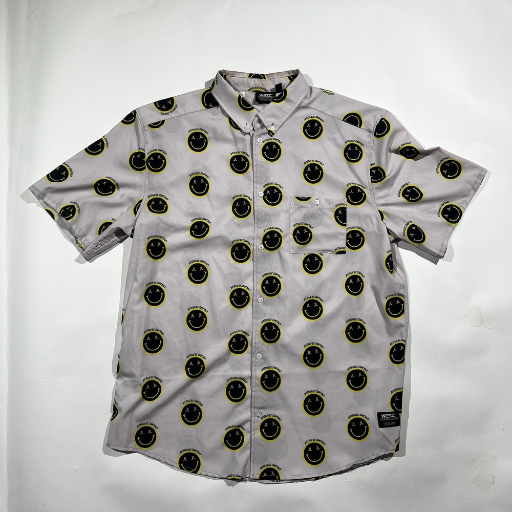 WeSC Mens Smiley Face Print Short Sleeve Button Down Shirt Grey Yellow Size XL - Picture 1 of 8